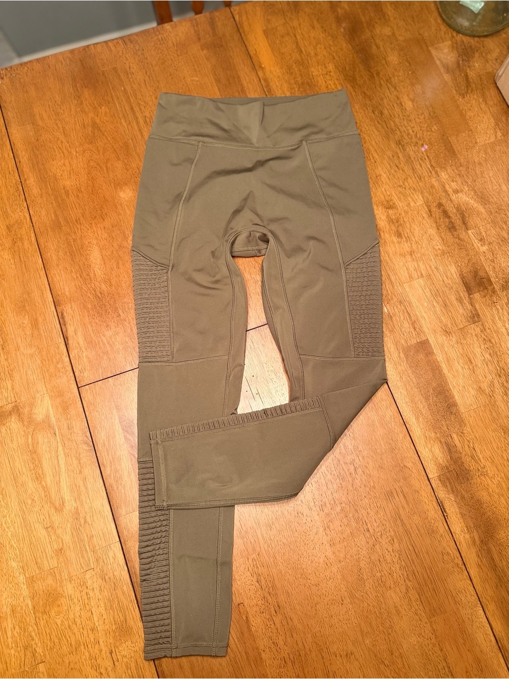 Fabletics Olive Green Women’s Performance Leggings size Large